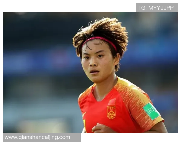 中国女足迎战法国队全力争胜展现实力与团队精神